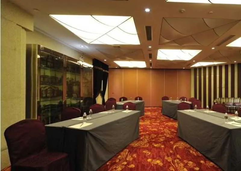 Kingtown Hotel Hongqiao Shanghai 4*,